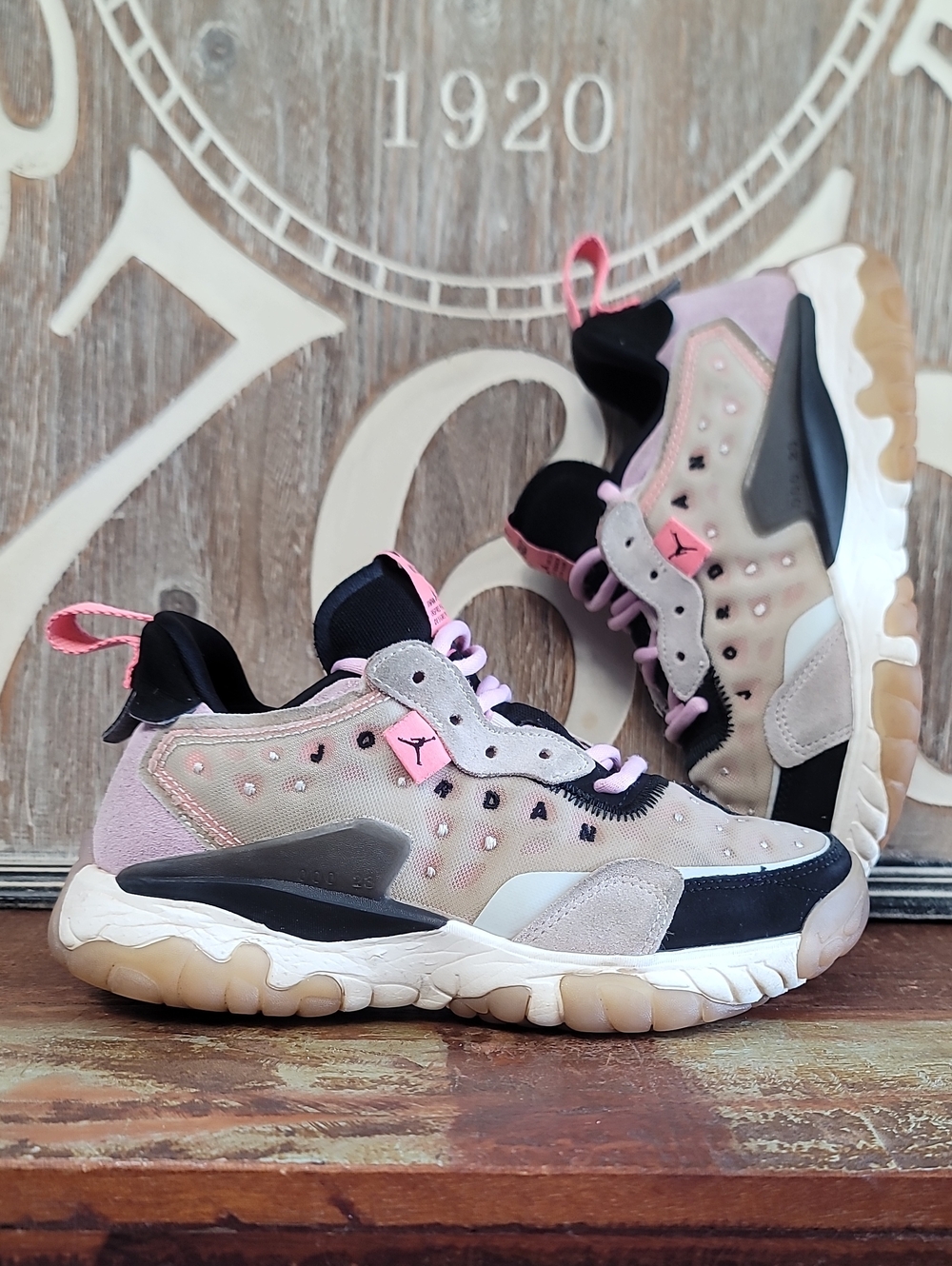 Nike Wmns Air Jordan Delta 2 "Light Arctic Pink" Wmns 6 Good/Fair. Fast Shipping
